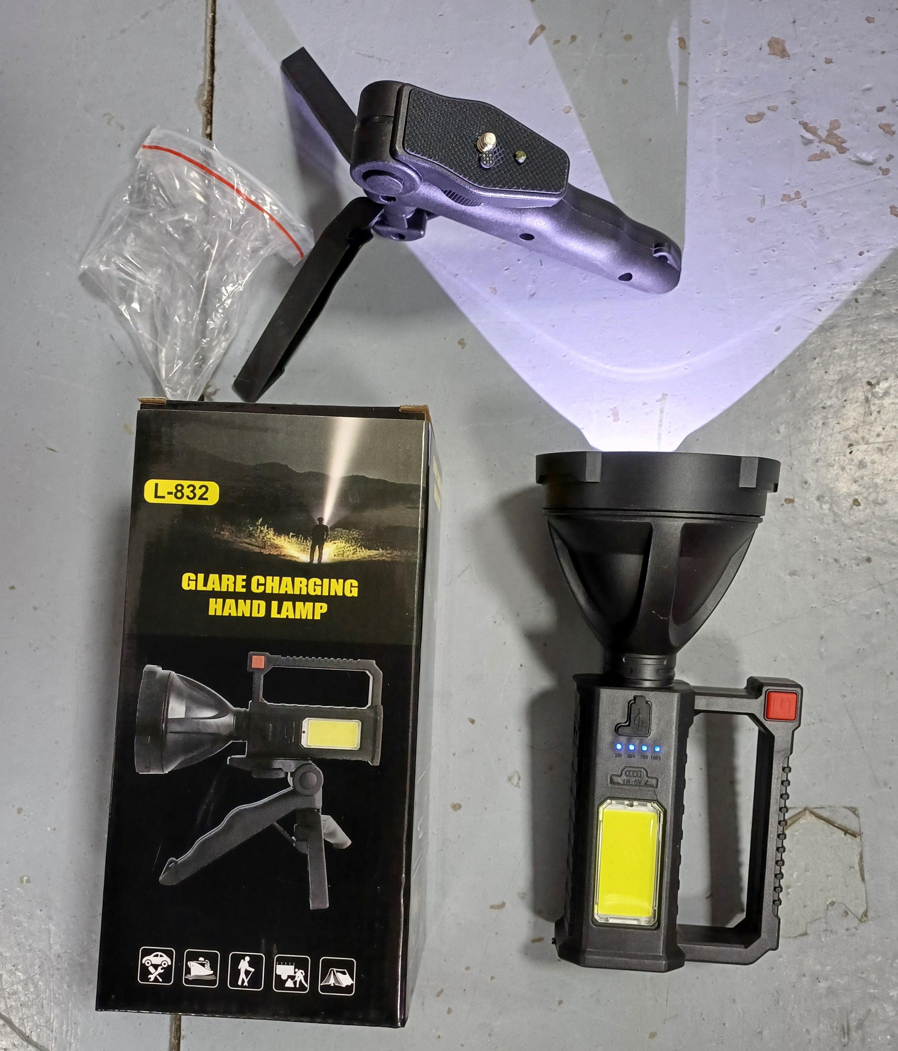 Linterna Recargable con Trípode L-832 — 4 Modos de Luz para Camping y Outdoor