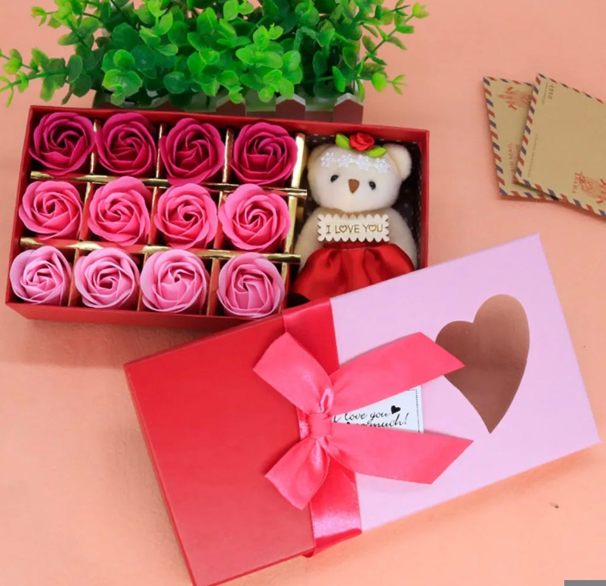 Caja de Regalo con Oso y Rosas Eternas — Regalo Romántico para Ella